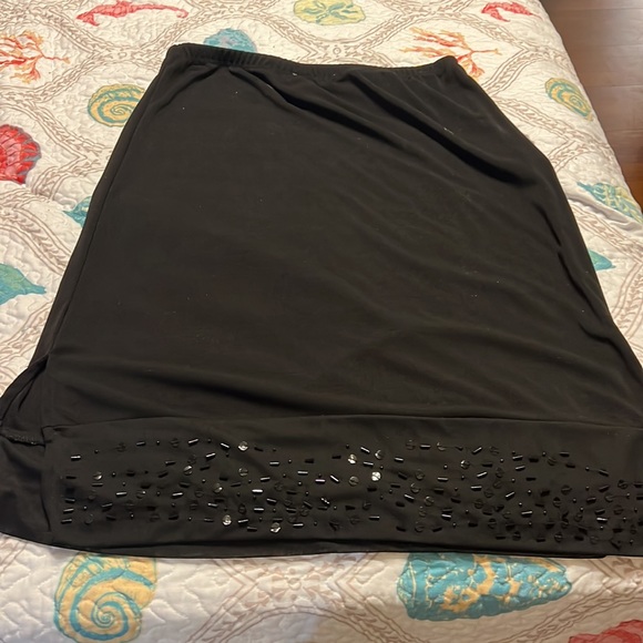 Women’s Medium black skirt with slit and sequin - Picture 2 of 5